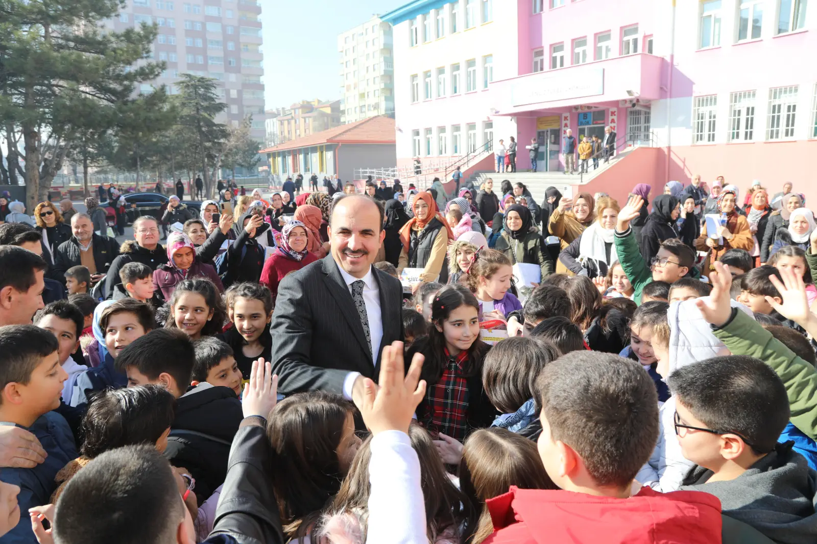 Konya Büyükşehir Belediye Başkanı Uğur İbrahim Altay, 2026-2027 eğitim öğretim yılı dolayısıyla mesaj yayımladı.