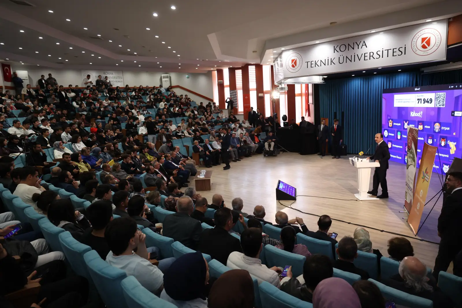 Konya Büyükşehir Belediye Başkanı Uğur İbrahim Altay Konya Teknik Üniversitesi öğrencileriyle buluşması