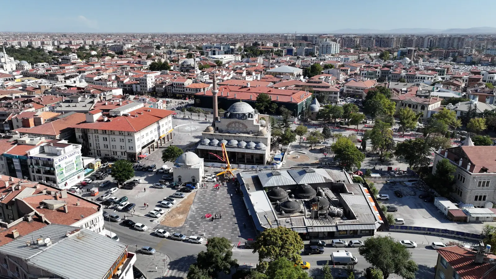Konya Büyükşehir Belediyesi Mevlana Caddesi çevre düzenleme ve meydan yenileme çalışması