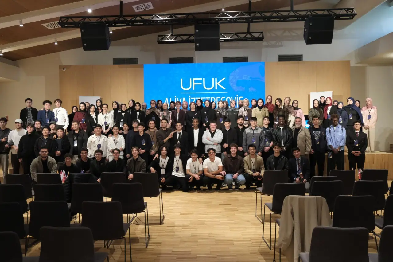 Konya Büyükşehir Belediyesi Taş Bina Kültür Sanat Aliya İzzetbegoviç anma programı Ercan Uslu ve gençler