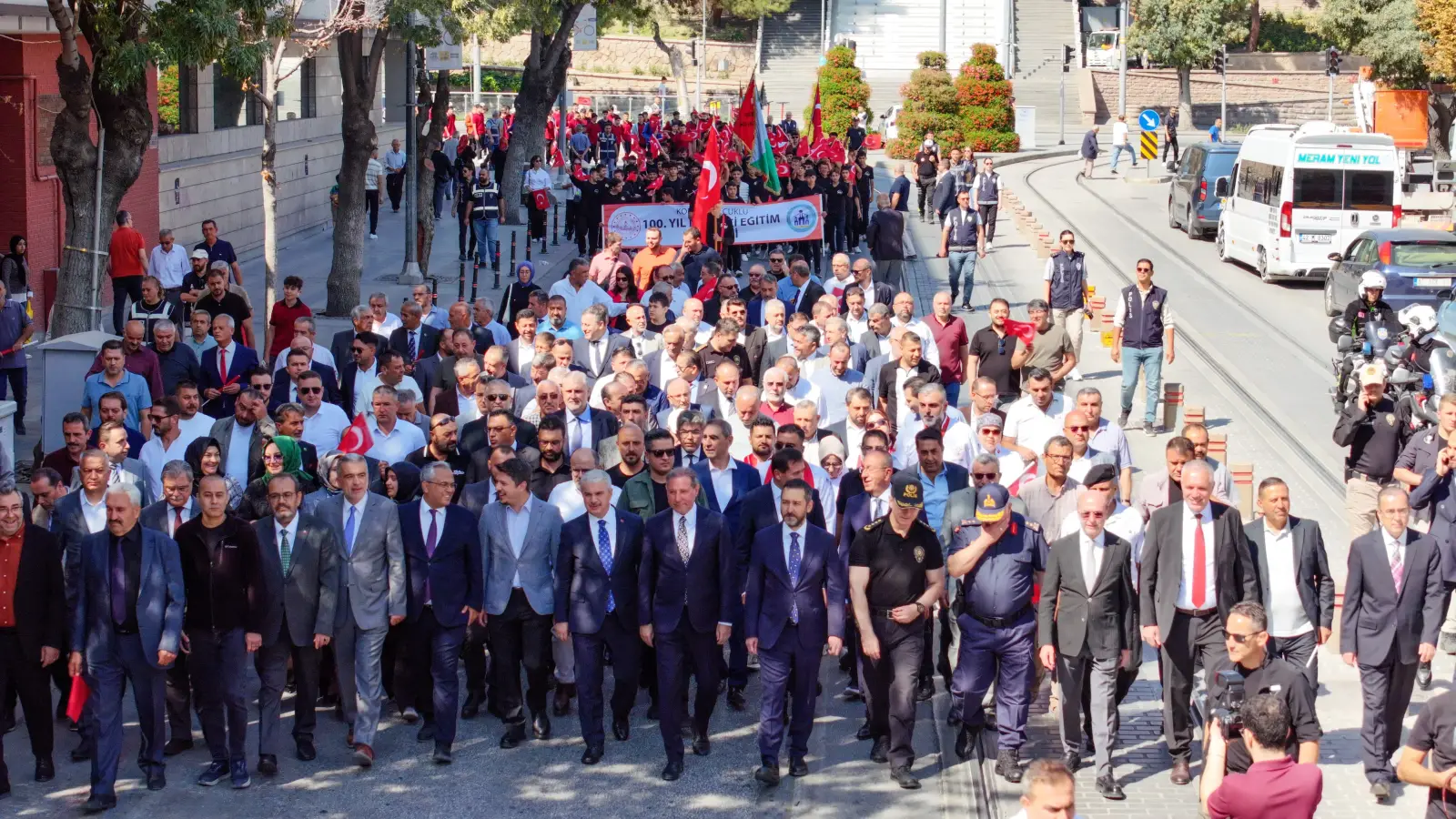 Konya’da Ahilik Haftası etkinlikleri kapsamında düzenlenen yürüyüş ve Şed Kuşanma Töreni’nden görüntüler.