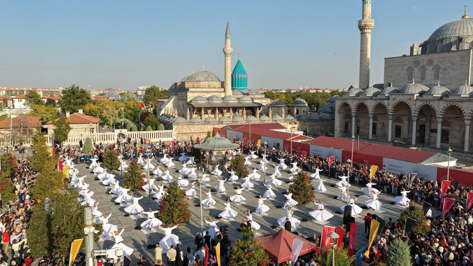 23. Uluslararası Konya Mistik Müzik Festivali’nin Mevlana Meydanı’ndaki açılış programından görüntü.