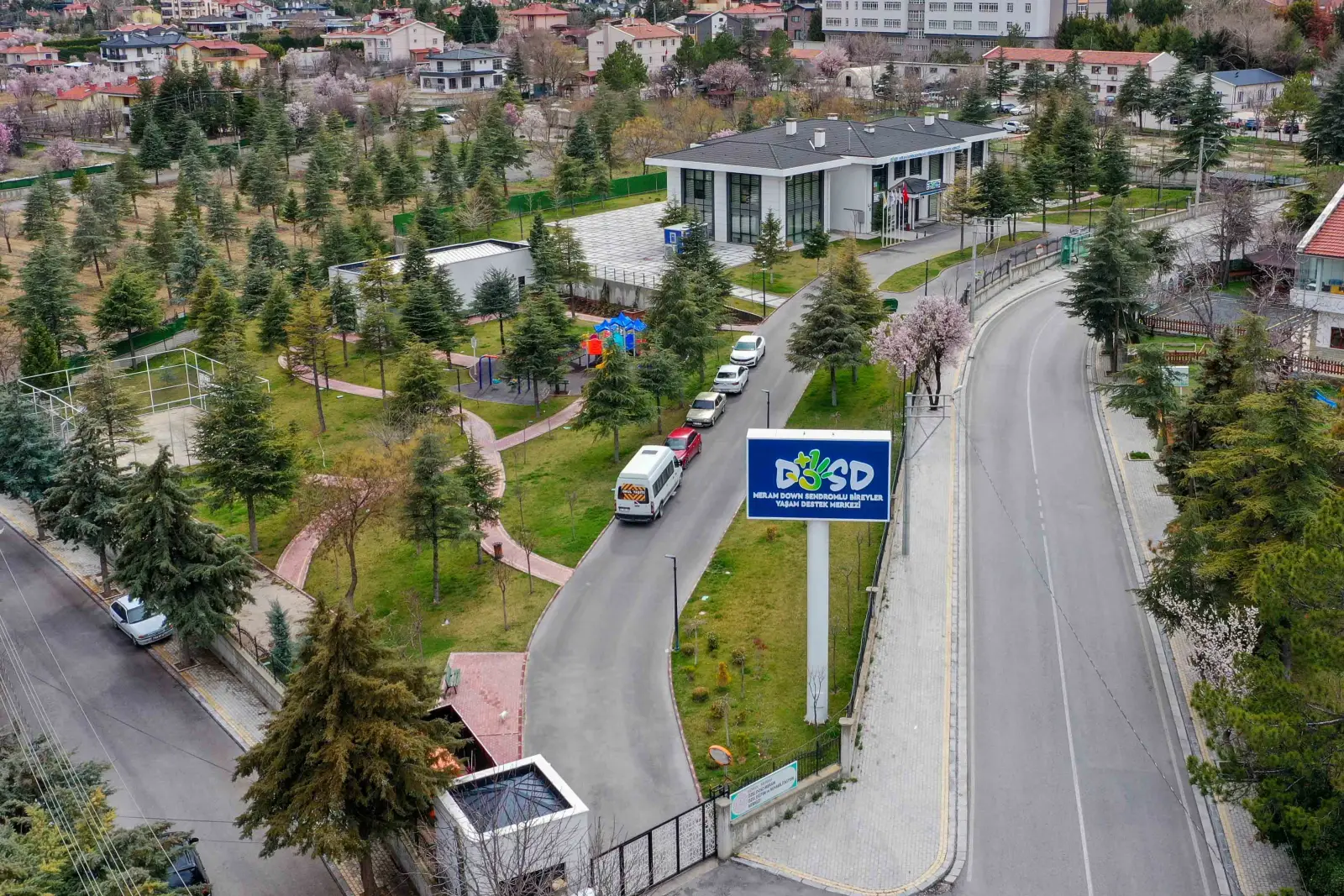 DOSD Meram’ın TS EN ISO 9001 ve TS ISO 10002 kalite belgelerini aldığı törene ilişkin görsel.