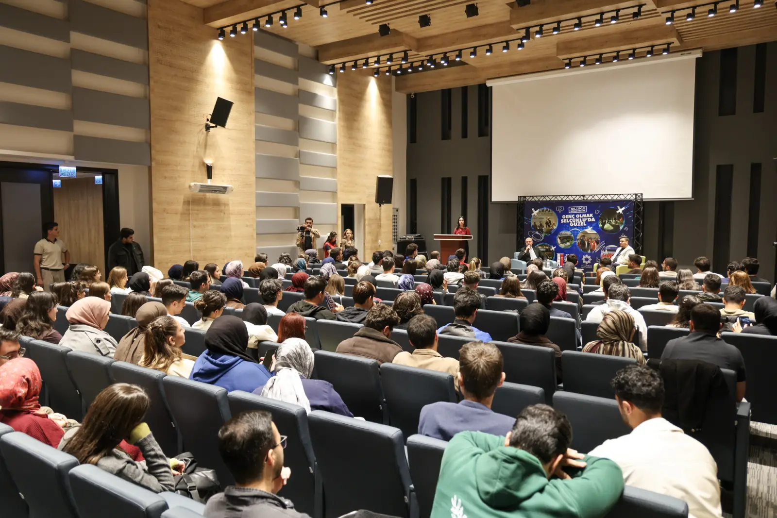 Selçuklu Belediye Başkanı Ahmet Pekyatırmacı Selçuklu Gençlik Meclisi Yeni Nesil Şehir Kütüphanesi gençlik buluşması