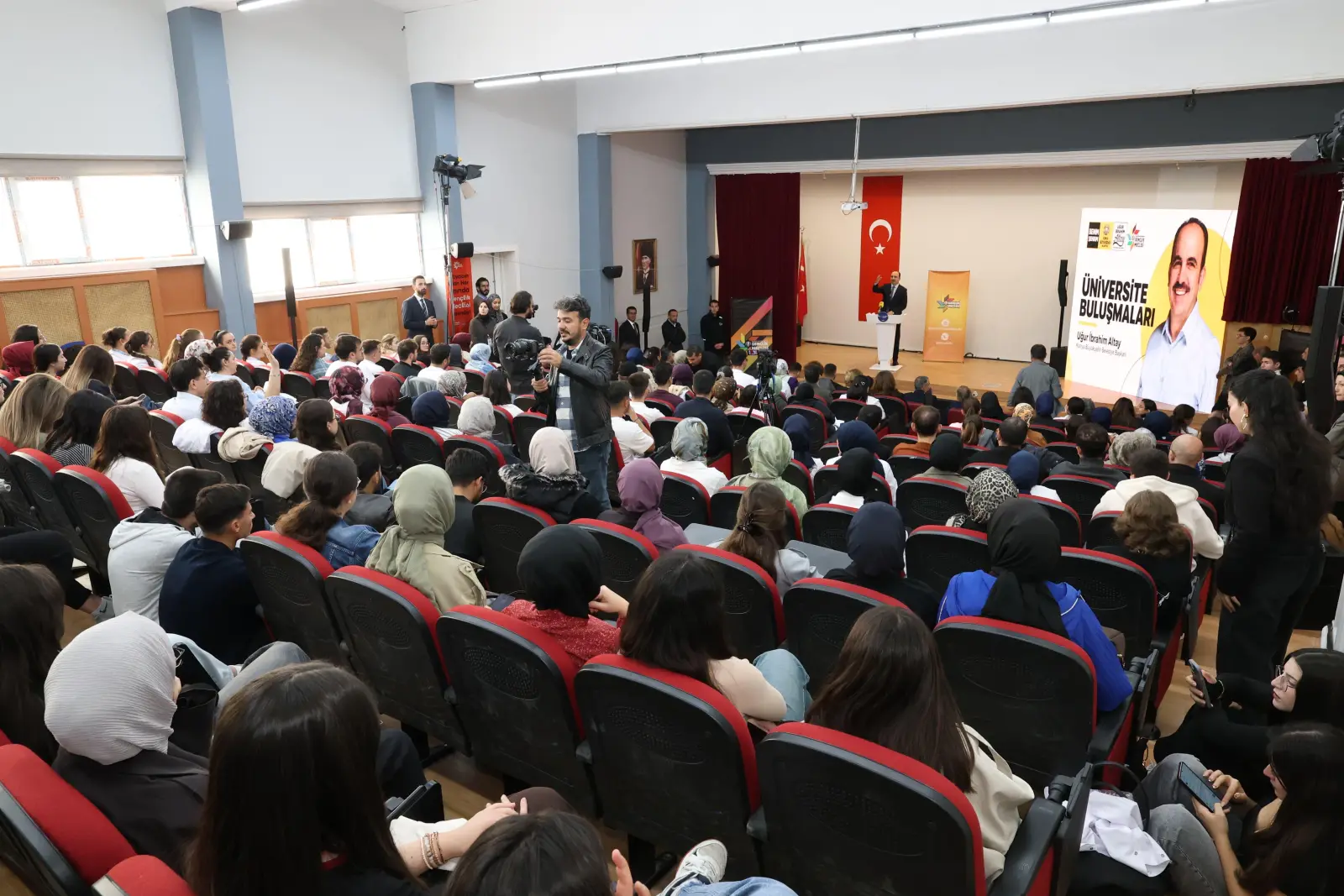 Konya Büyükşehir Belediye Başkanı Uğur İbrahim Altay Necmettin Erbakan Üniversitesi öğrenci buluşması