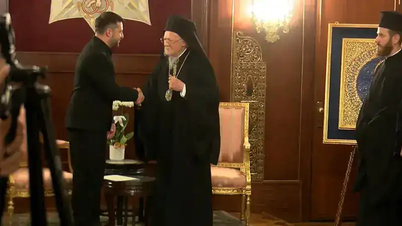 Zelenskiy Fener Rum Ortodoks Patrikhanesi'ni ziyaret etti