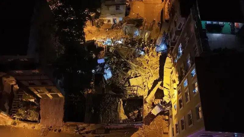 Beyoğlu’nda 5 katlı metruk bina çöktü; arama çalışmaları tamamlandı