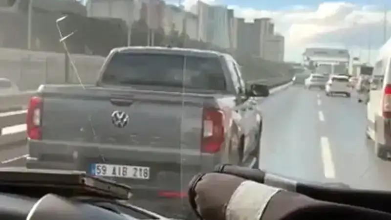 Beylikdüzü’nde kamyonet, Başakşehir'de otomobil ambulansa yol vermedi
