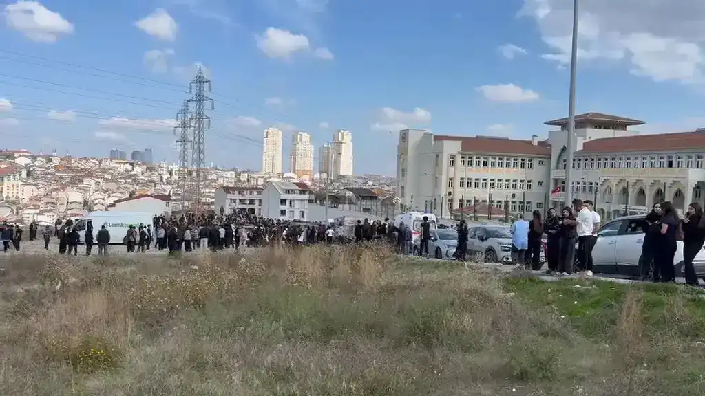 Esenyurt'ta öğrenciler arasında kavga; 2 yaralı
