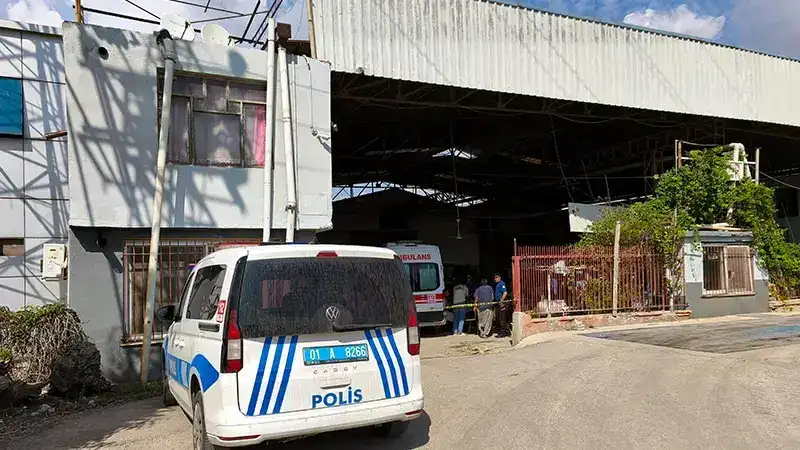 Adana'da iş yeri sahibi ofisinde silahla vurulmuş halde ölü bulundu