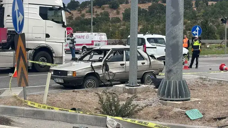 Çanakkale'de yolcu otobüsüyle otomobil çarpıştı; 2 ölü