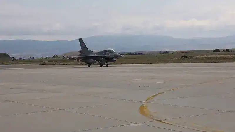 Türk Hava Kuvvetleri Kıbrıs Adası’nın güneyinde eğitim uçuşu gerçekleştirdi