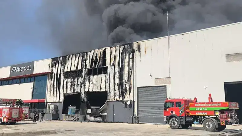 Mersin'de temizlik malzemesi üretim tesisinde yangın