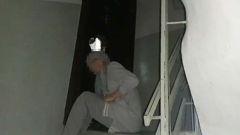 Apartmanda matkapla komşusunun çelik kapısını kıran kadına gözaltı
