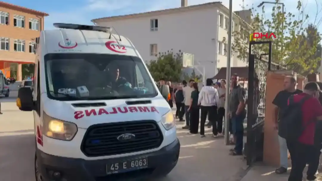 Manisa'da lise yakınında silahla ateş açıldı: 8 kişi etkilendi