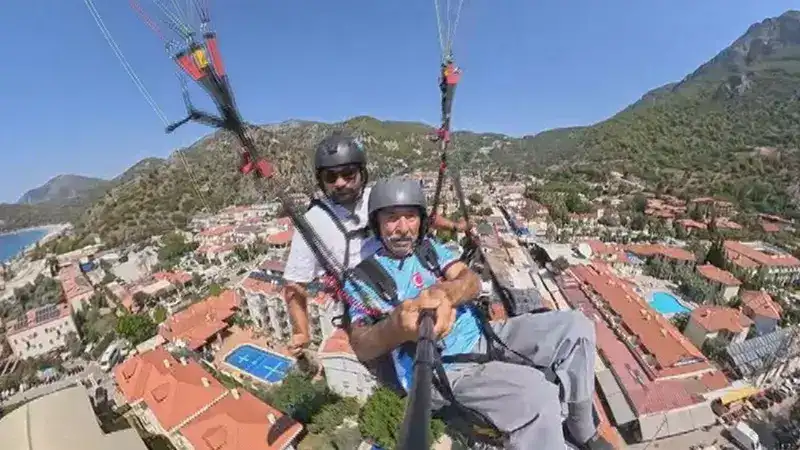 Muğla'da 94 yaşında yamaç paraşütü yaptı