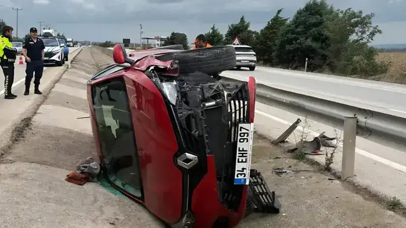 Bursa'da otomobil yol kenarındaki kanala düştü: 1 yaralı