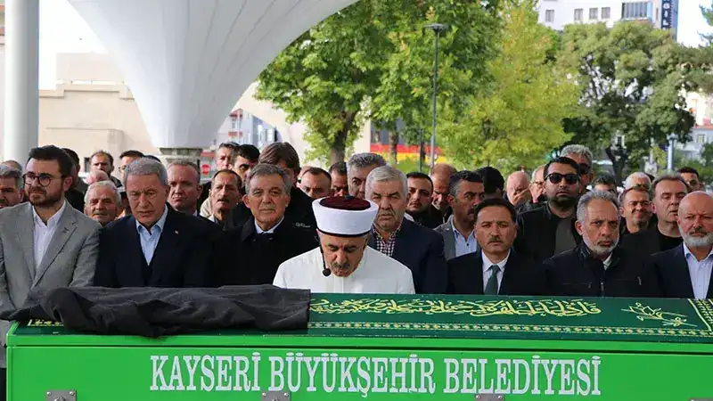 11’inci Cumhurbaşkanı Abdullah Gül, amcasının cenazesine katıldı