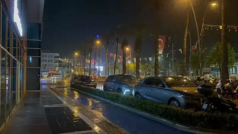 Marmaris’te sağanak etkili oldu
