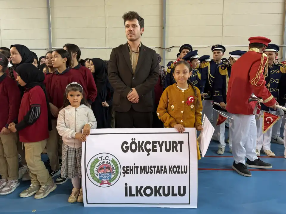 Geçen yıl tek başına kutladığı Cumhuriyet Bayramı’nı bu kez arkadaşlarıyla kutladı