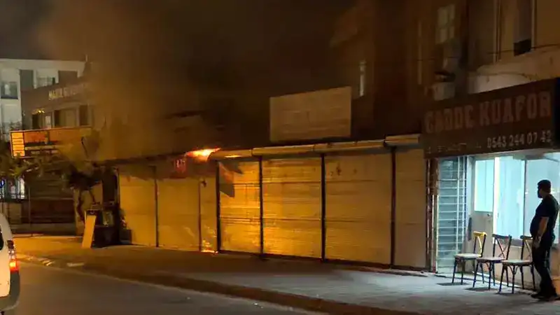 Yangında iki iş yeri kullanılmaz hale geldi