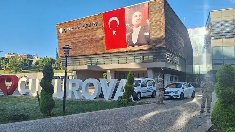Adana'da Çukurova Belediyesi'ne operasyon: 44 gözaltı