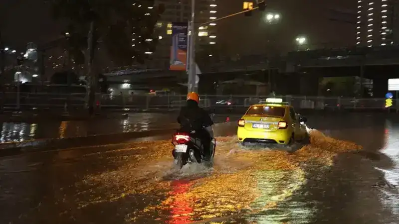 İzmir’de sağanak etkili oldu