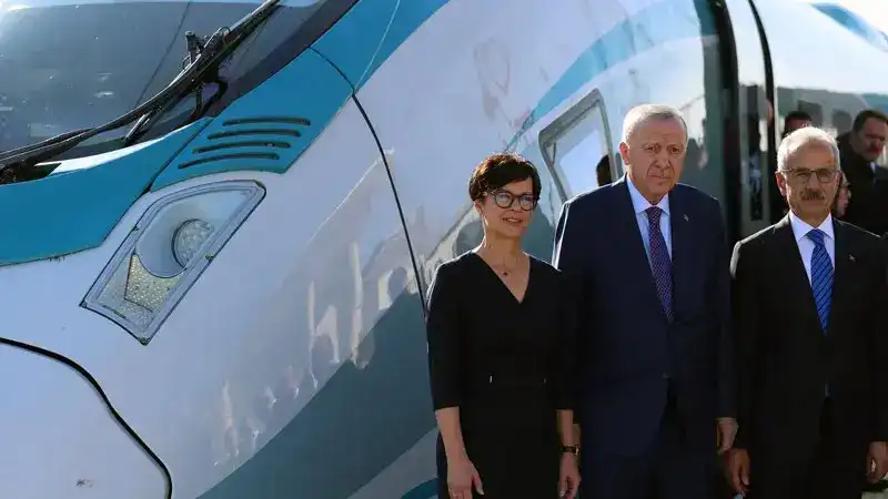 Bakan Uraloğlu: “Hızlı tren ağımızı Çerkezköy-Kapıkule hızlı tren hattımızla birlikte 2 bin 604 kilometreye yükselttik''