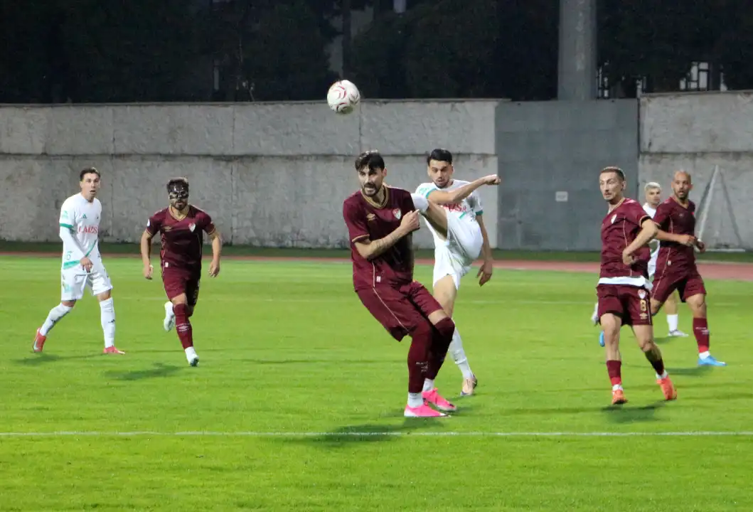 ISPARTA 32 Spor ligde liderin 3 puan gerisinde 4. sırasında bulunan Elazığspor'u konuk ettiği maçı 4-3 kaybetti