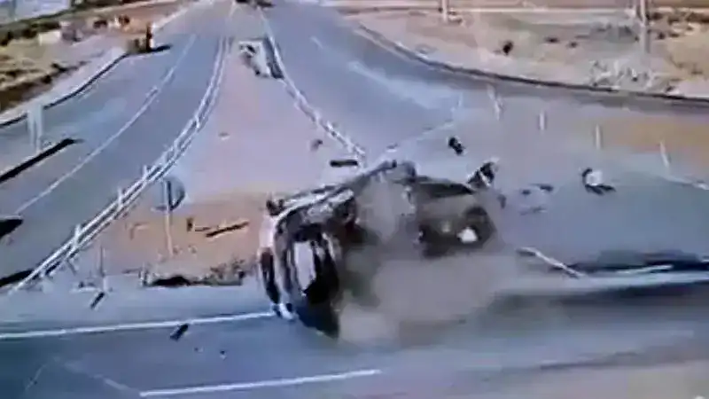 MHP Milletvekili Karakoç'un yaralandığı kaza anı kamerada