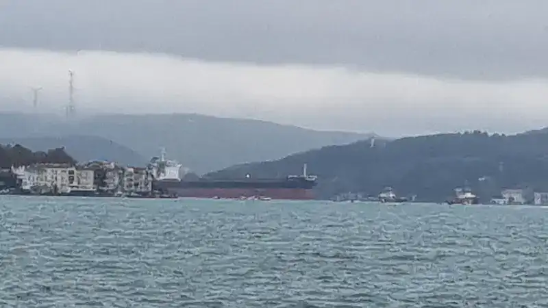 İstanbul Boğazı'nda gemi trafiği 'Antonia S' isimli geminin geçişi nedeniyle askıya alındı