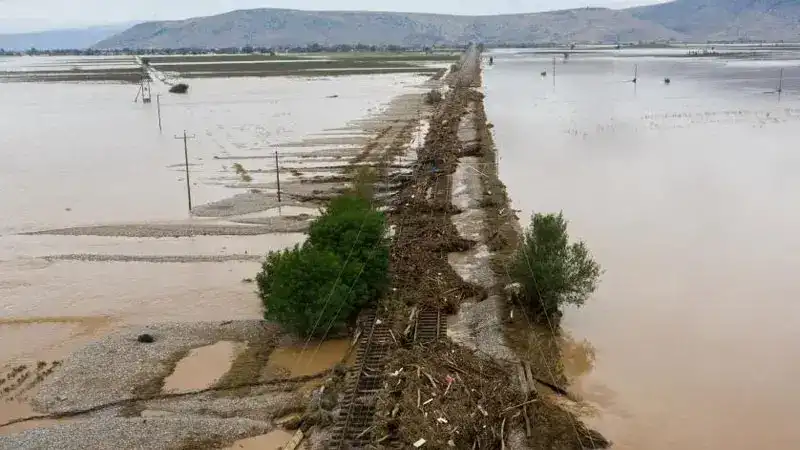 Girit Adası'nda şiddetli yağış ve rüzgar nedeniyle bir kişi hayatını kaybetti