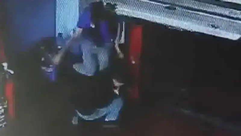 MESEM öğrencisini oto tamirhane işletmecisi tekme tokat darbetti; o anlar kamerada