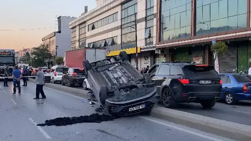 Güngören’de takla atan otomobilin kazası kamerada