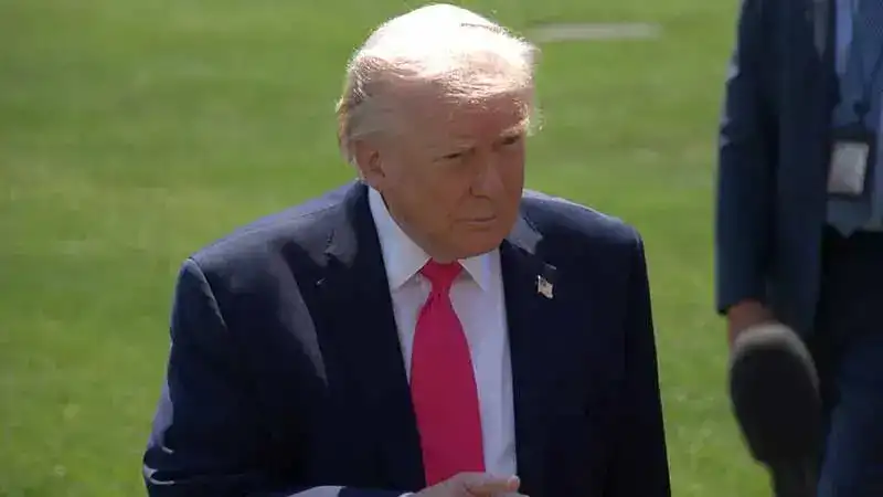 Trump'tan Zelenskiy açıklaması: Ukrayna'nın yeni bir başkana sahip olma zamanı geldi