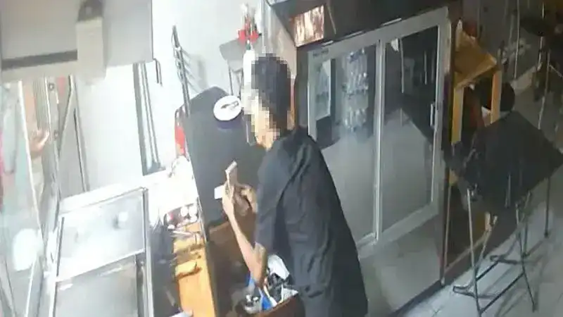 Manisa'da restoranda hırsızlık kamerada