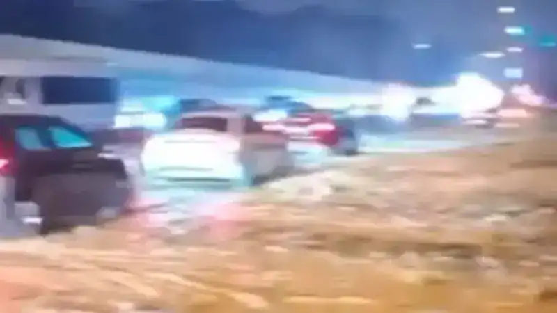 Kartal’da sel suları toprağı sürükledi; TEM bağlantı yolu kısmen kapandı