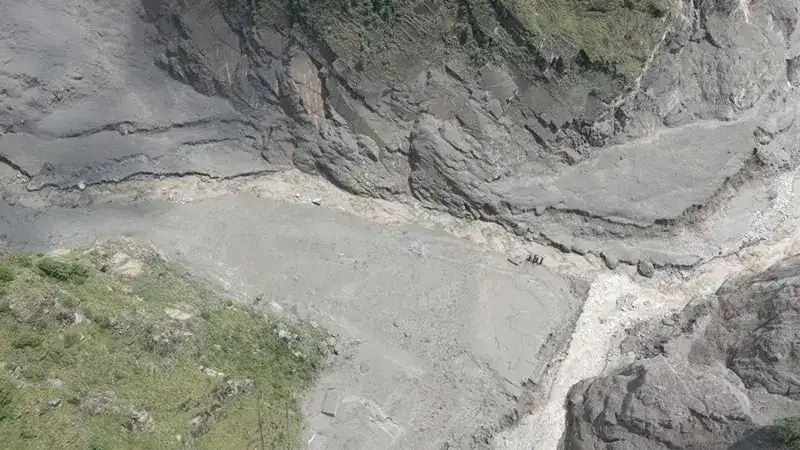 Nepal'de çığ düşmesi sonucu 2 kişi hayatını kaybetti, 14 kişi kayboldu