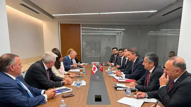 Bakan Bayraktar, New York'ta Kanada Dışişleri Bakanı Anand ile görüştü