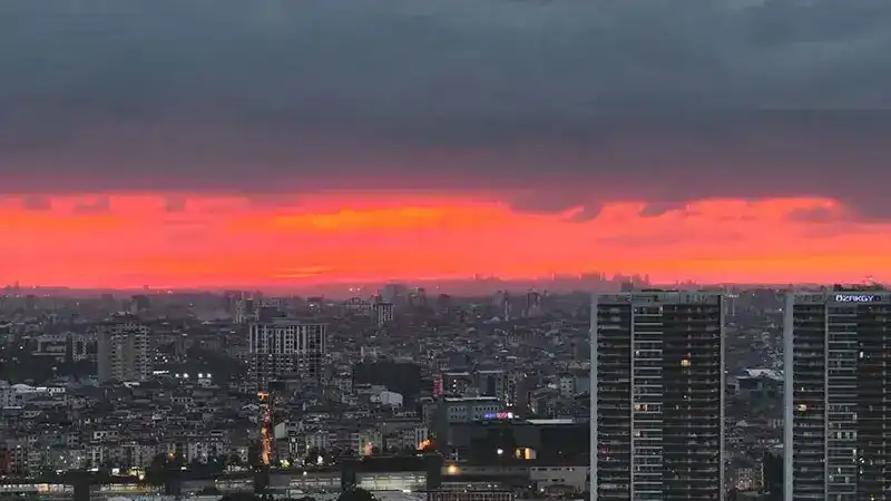 İstanbul'da sağanak sonrası gün batımı görsel şölen oluşturdu