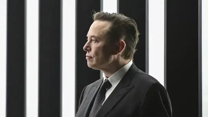 Musk: Ukrayna'nın kullandığı askeri uydu sistemini, ABD kontrol ediyor
