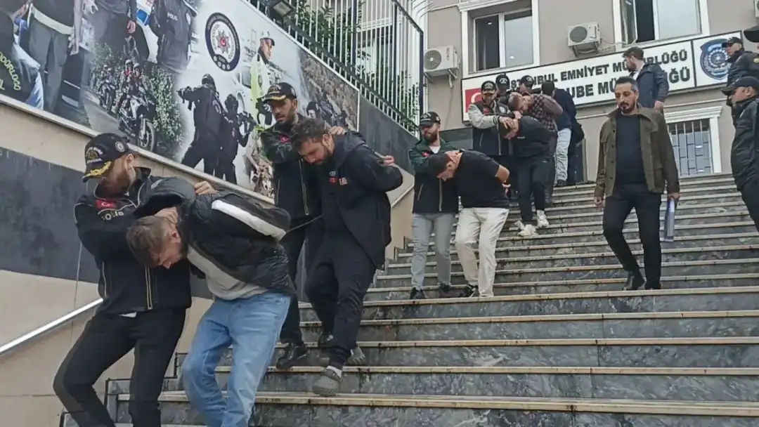 Kırmızı bültenle aranan dolandırıcılık şüphelisi estetik ameliyat için geldiği İstanbul'da yakalandı