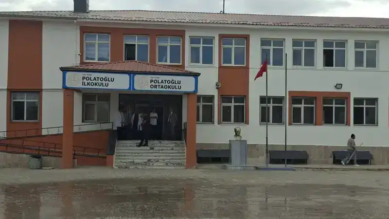 Öğrenci, okula tüfekle geldi
