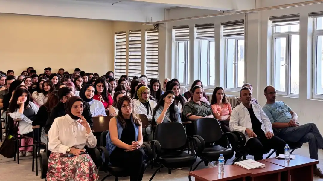 Şarkışla'da üniversite öğrencilerine bağımlılıkla mücadele eğitimi