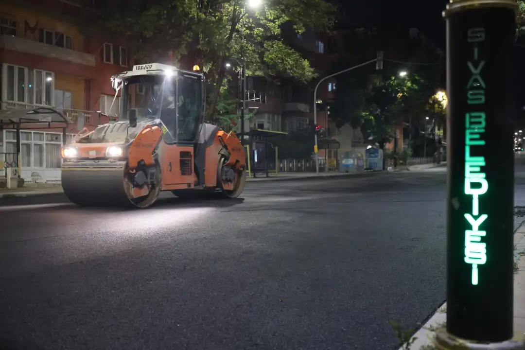 Sivas Belediyesi asfalt çalışmalarına devam ediyor