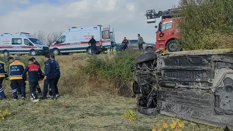 Adıyaman'da taksi şarampole devrildi: 5 yaralı