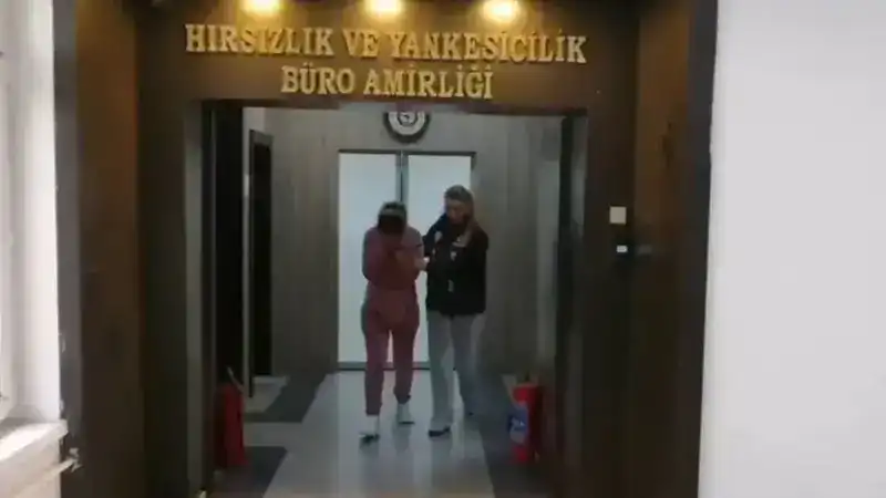 Hırsızlık şüphelisi kaçarken bindiği otobüste yakalandı