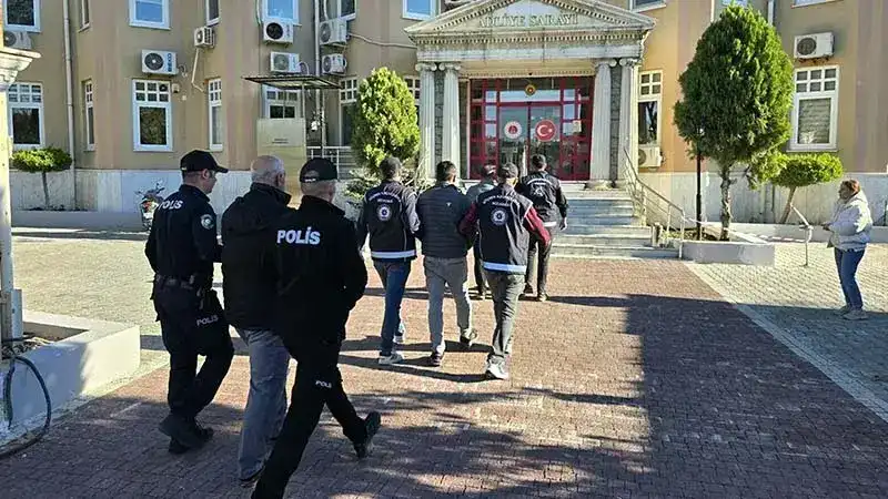 Didim'de 25 kaçak göçmen yakalandı; 3 organizatör tutuklandı