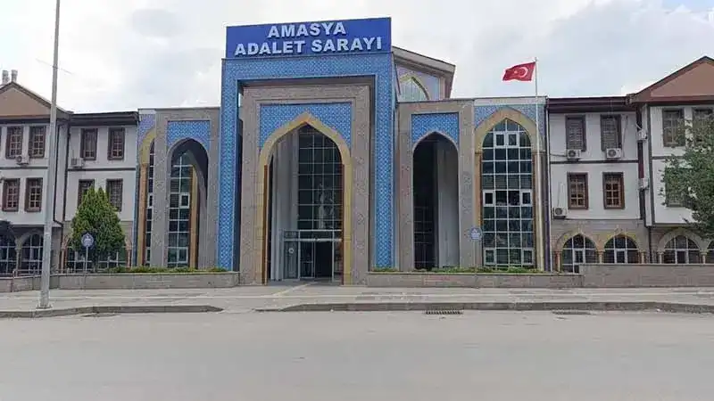 Akranlarını kurusıkı tabancayla tehdit eden çocuğa, konutu terk etmeme kararı