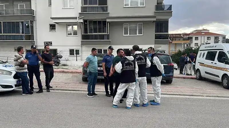 Boşanma aşamasındaki çift, evlerinde ‘siyanür var, girmeyin’ yazılı notla ölü bulundu